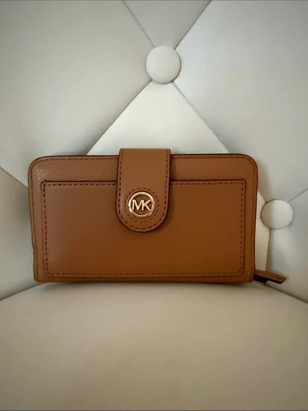 Michael Michael Kors Women's Charm Small Tab Compact Pocket Wallet Tan